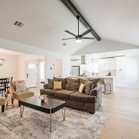 Villa Rena Near Heights & Downtown